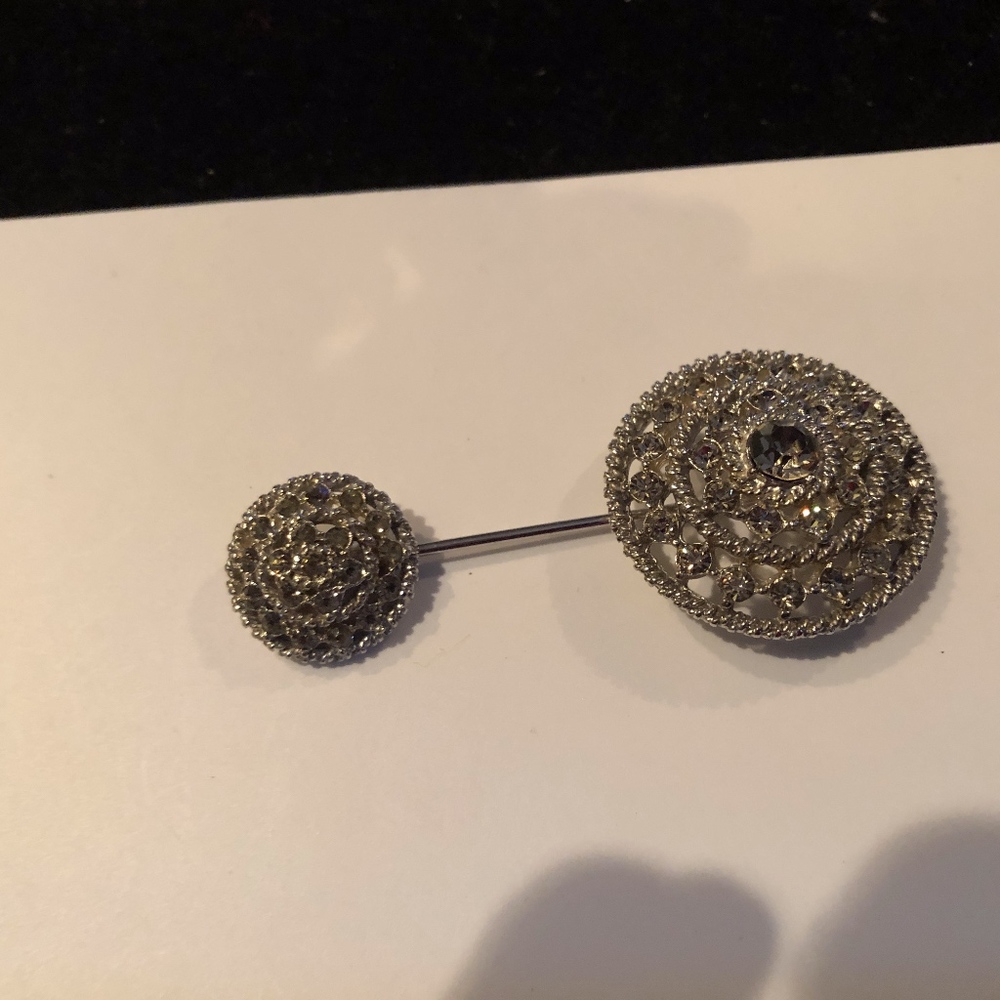 Lapel pin with rhinestones, 2 3/4"L